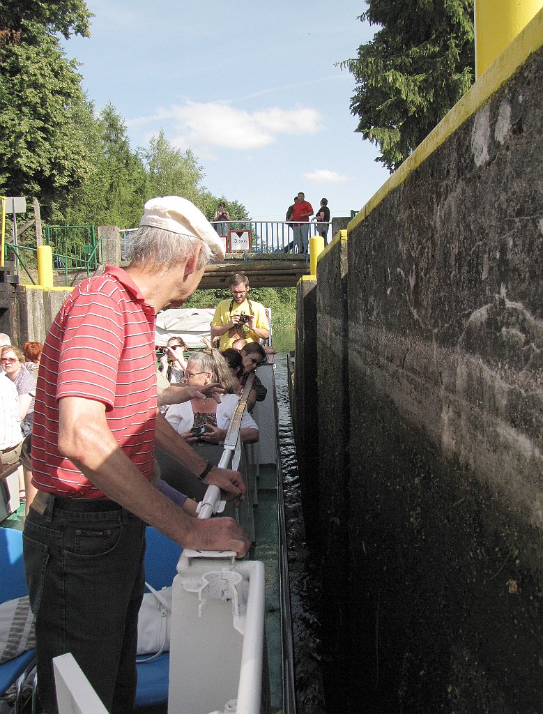 2012-07-02_16-33-48_IMG_x27128_cr.jpg -                                